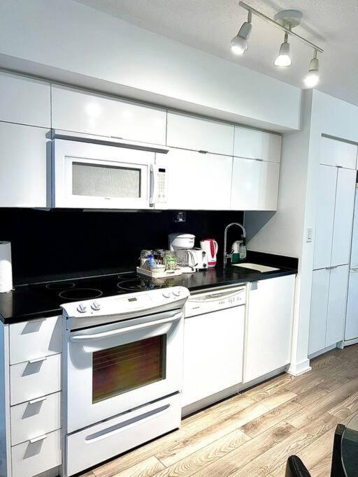 Luxurious Condo In The Center Of Downtown Toronto Ngoại thất bức ảnh